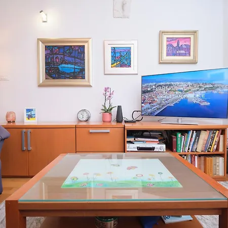 Old Town Art Apartment Split By Litto