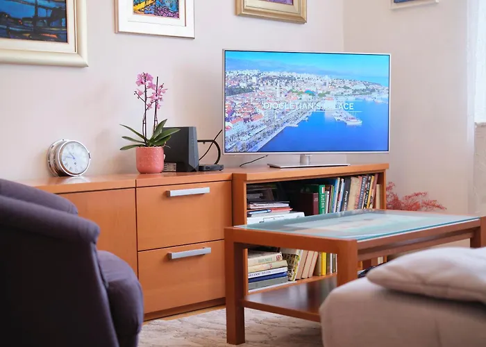 Old Town Art Apartment Split By Litto *