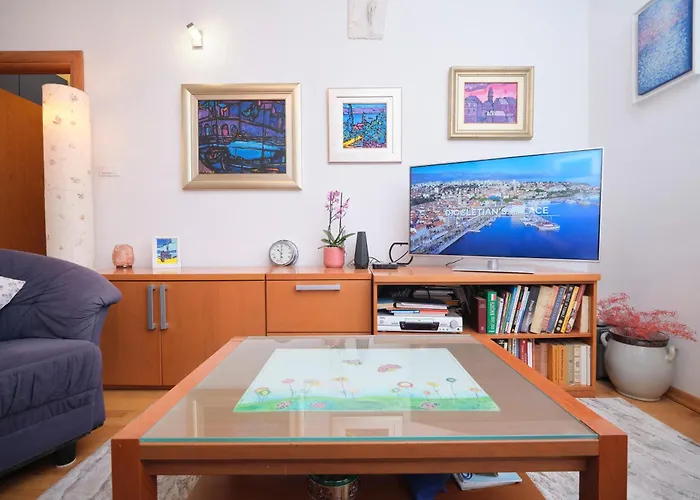 Old Town Art Apartment Split By Litto