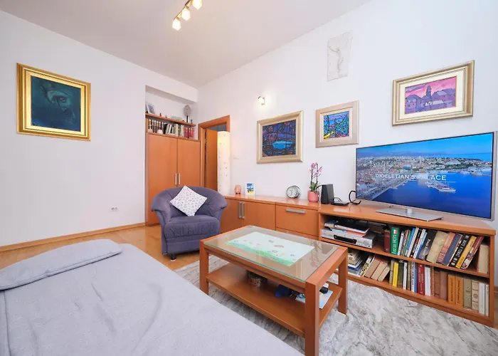 Old Town Art Apartment Split By Litto 公寓