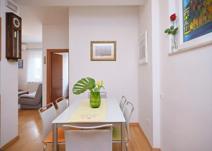 Old Town Art Apartment Split By Litto *